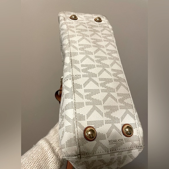 Michael Kors Purse - Picture 2 of 5